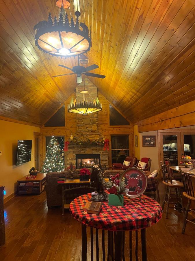 Cozy Creekfront Family Cabin-Pet Friendly -Gamerm-Hot Tub Hiawassee Luaran gambar
